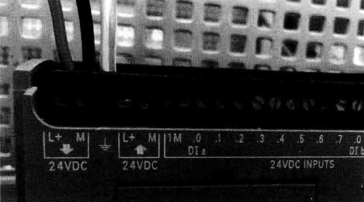 S7-1200 PLC系统的直流供电及接地 S7-1200 PLC系统的直流供电及接地