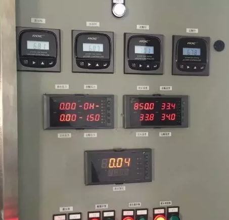 安装在控制柜上的数显表 安装在控制柜上的数显表