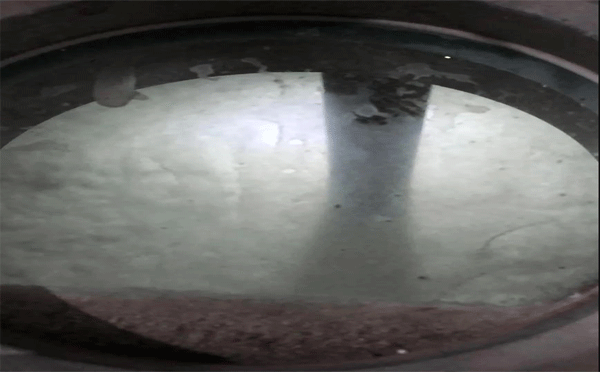 反应釜内大量蒸汽和泡沫 反应釜内大量蒸汽和泡沫