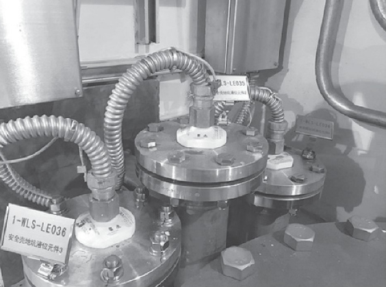 安装在现场的分体式超声波液位计 安装在现场的分体式超声波液位计