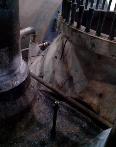 温度传感器安装在靠近中压上部进汽管处 温度传感器安装在靠近中压上部进汽管处