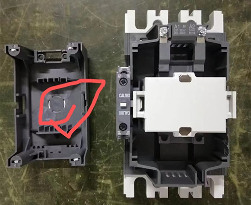 某断路器用于强起的敲落孔 某断路器用于强起的敲落孔