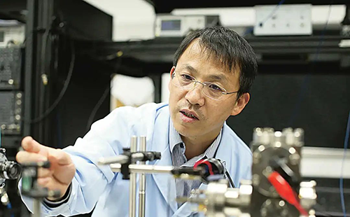 屈继峰:追逐“温度”的人生 屈继峰:追逐“温度”的人生